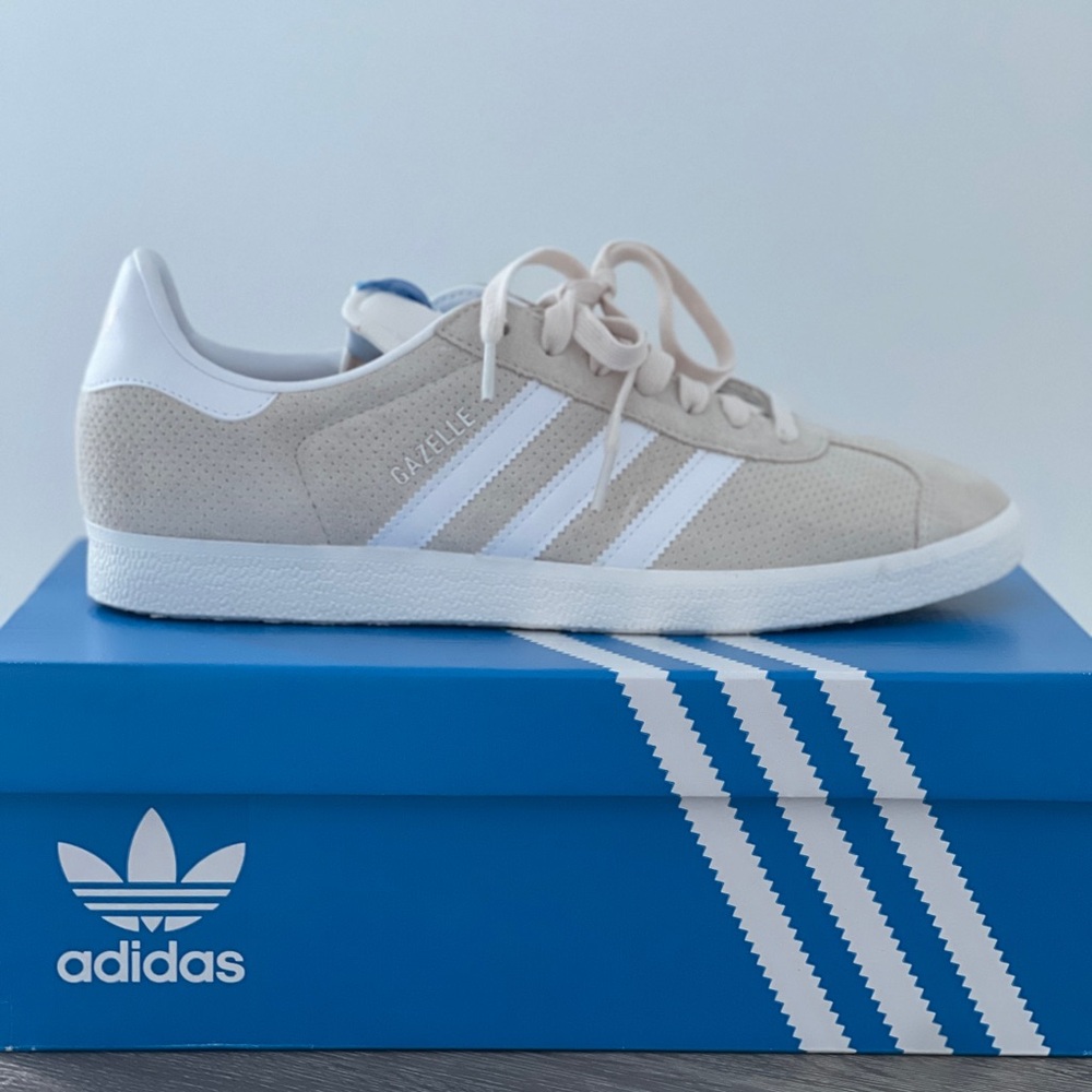 Mens Adidas Gazelle 9.5 NEW, never worn.